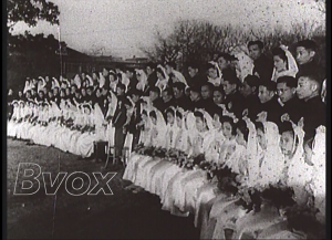 1948-En Chine, à Shangai, les conditions économiques obligent les chinois au mariage collectif, en série 54 couples convolent le même jour