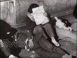 1948- Clochard sans abri Suite aux bombardements- Tokio connait une crise de logement,les nomades trouvent refuge dans le métro
