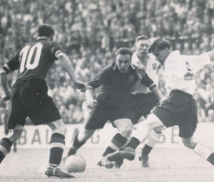 1954- Les Diables Rouges affrontent l’Angleterre pour la coupe du monde.