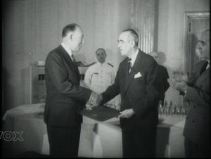 1960- Cinéma: remise du prix spécial du Festival de Venise à Belgavox pour ses actualités.