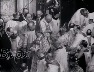 1951- Religion catholique : Le pape Pie XII clôture l’Année sainte.