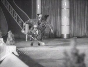 1952- Cirque : pitreries des clowns sur glace à Francfort.