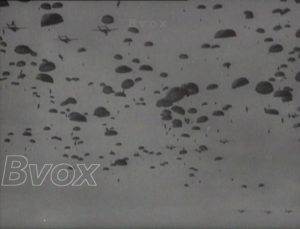 1951- Corée : Les parachutistes alliés s’entraînent.